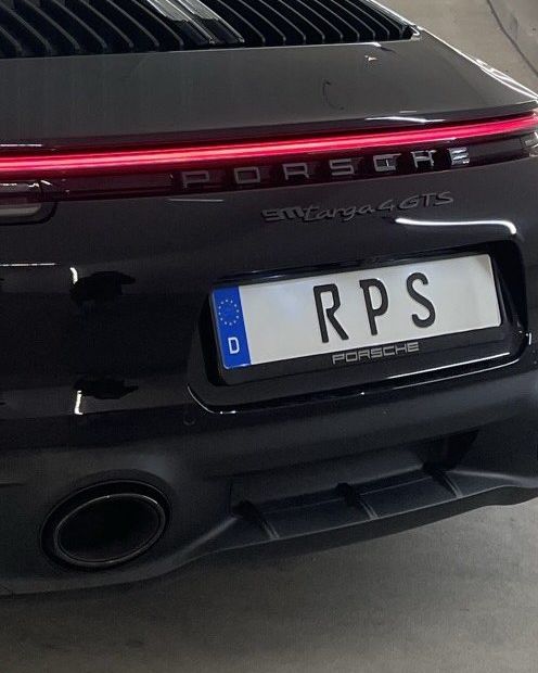 Rear of a Porsche 911 Targa with light bar and RPS number plate
